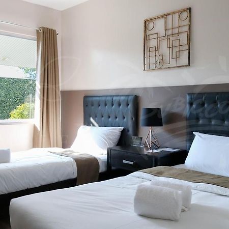 Bumble V Subic Hotel Olongapo Bagian luar foto