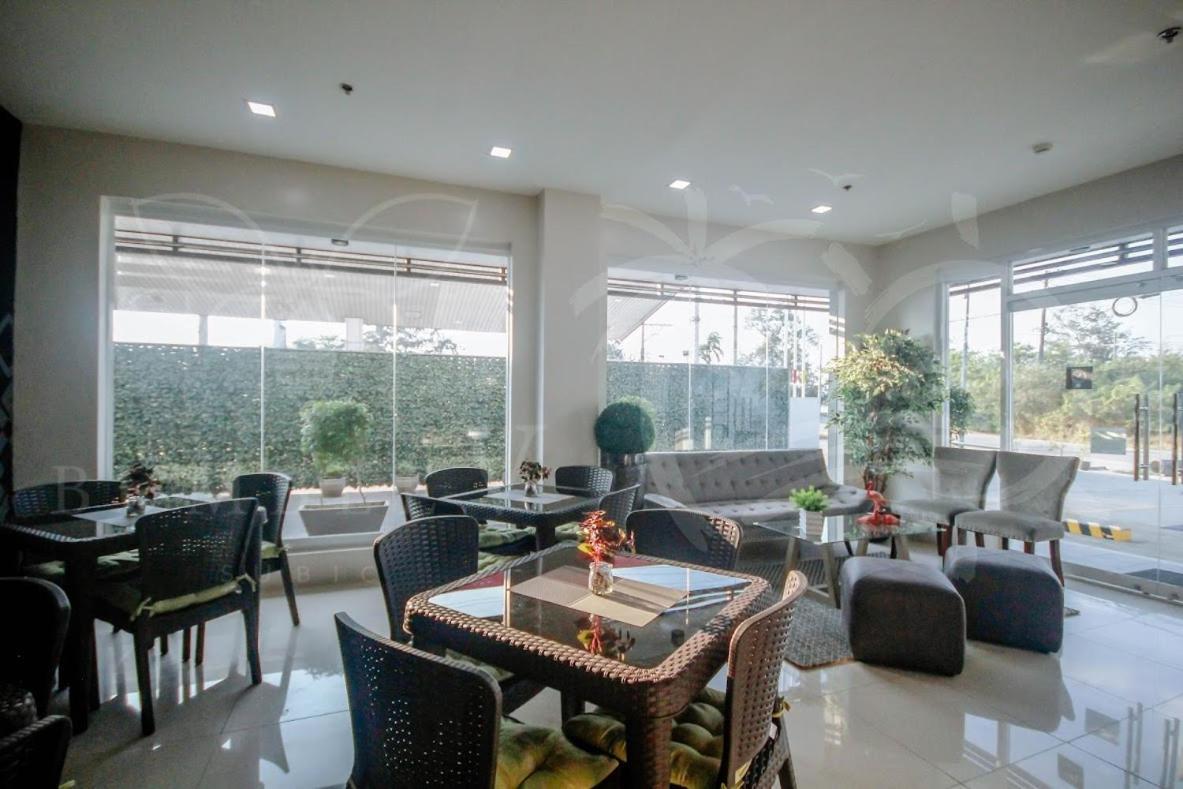 Bumble V Subic Hotel Olongapo Bagian luar foto